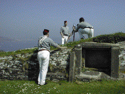 Portsdown Artillery Volunteers using Hg at Pendennis Castle.gif (23883 bytes)